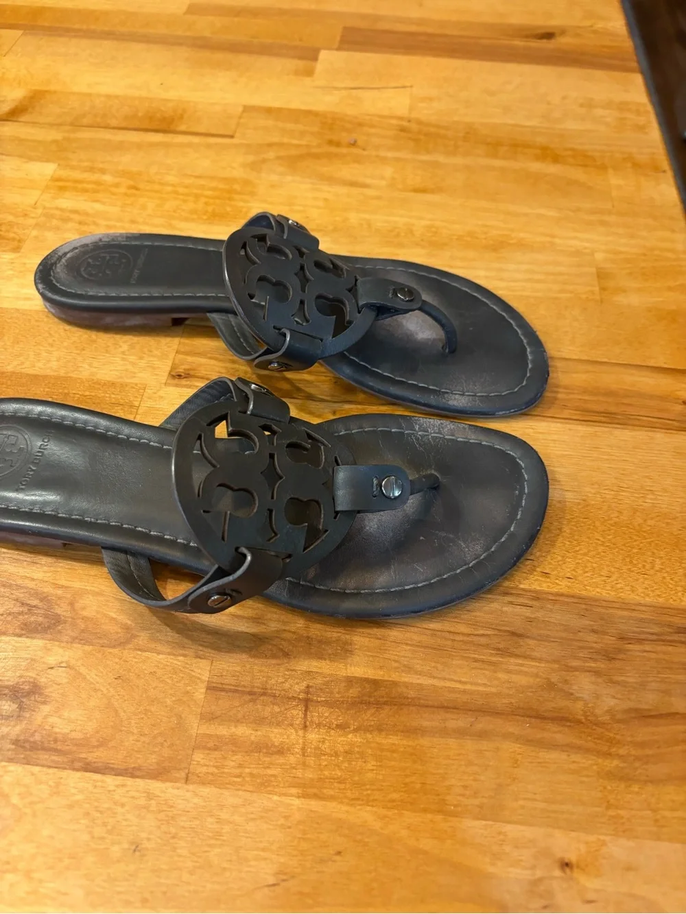 Tory Burch Black Leather Logo Thong Sandals - 7.5